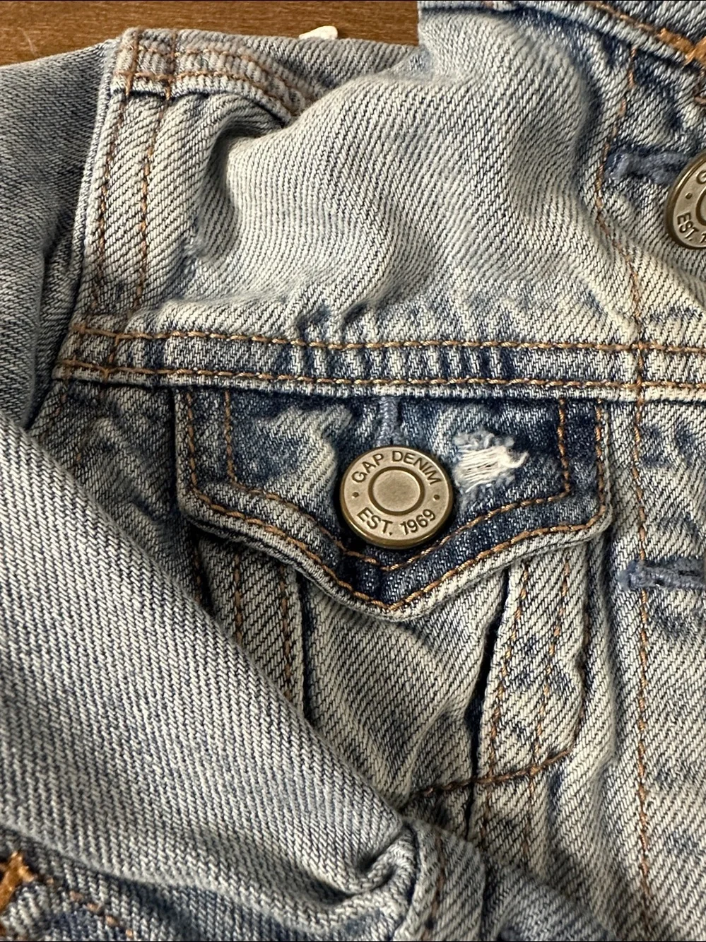 GAP Kids Light Blue Washed Denim Jacket size reads 6-12 months! So cute. 🥰